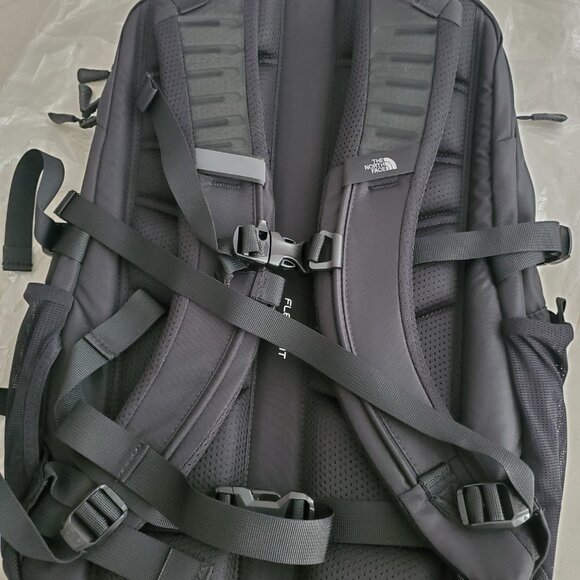 THE NORTH FACE Unisex Borealis Commuter Laptop Backpack Black 28 Liter - Picture 2 of 2